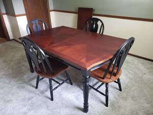 lot 105 image: Dining Room Table with Leaf and (4) Chairs