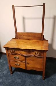 lot 106 image: Washstand  34 in. x 16 12 in. x 34 18