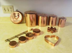 lot 117 image: Old Dutch Decor Copper Canister Set, Copper Measuring Cups with Wall hanger, Rooster Wall Decor and Cookie Cutters