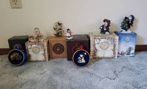 lot 129 image: (7) Boyds Bears  Christmas