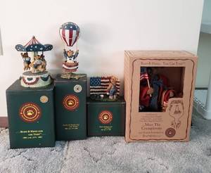 lot 132 image: (4) Boyds Bears  Patriotic