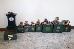 lot 134 image: (8) Boyds Bears