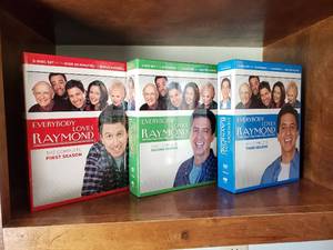 lot 142 image: Complete Seasons 1  3 of Everybody loves Raymond