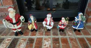 lot 158 image: Clothique Santas