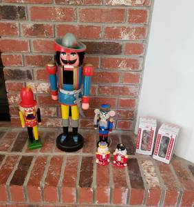 lot 159 image: Nutcrackers