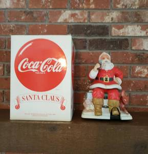 lot 162 image: Melody in Motion 1993 Limited Edition Coca-Cola Santa Clause Animation and Music