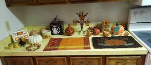 lot 168 image: Fall Decor