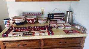 lot 190 image: Patriotic Decor