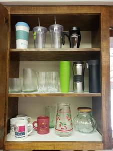 lot 194 image: Kitchen Contents in the Cabinet