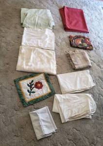 lot 198 image: Table Linens