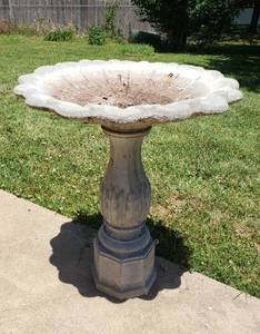 lot 205 image: Concrete Bird Bath