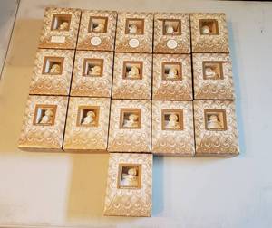 lot 226 image: Margaret Furlong Original Box Seashell Ornaments