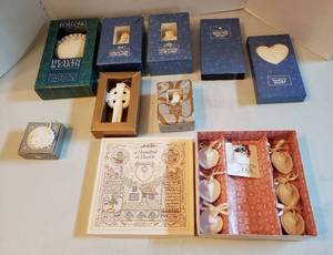 lot 232 image: Margaret Furlong Original Box Seashell Ornaments