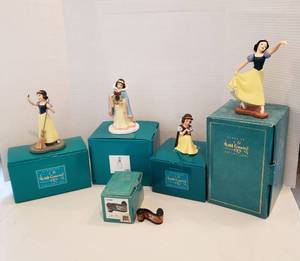 lot 234 image: Snowwhite Collectibles