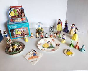lot 236 image: Snowwhite Collectibles Vintage and Newer