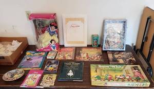 lot 238 image: Snowwhite Collectibles