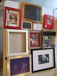 lot 241 image: Picture Frames w scrapbook