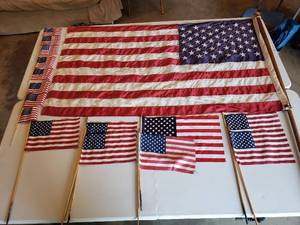lot 242 image: American Flags