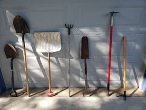 lot 247 image: Yard Tools