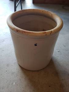 lot 257 image: 6 Crock  Has Damage