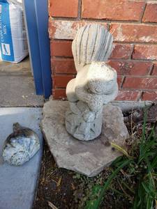 lot 259 image: Yard Decor