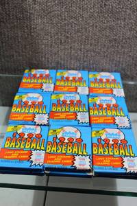 lot 3023 image: Lot of 18 Unopened Baseball Card Packs 1990 Fleer (2 of 4)  -WILL SHIP