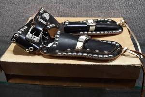 lot 3145 image: Russell Vintage 50s Black Cowboy Double Holster Set Genuine Top Grain Leather with Original Box - WILL SHIP