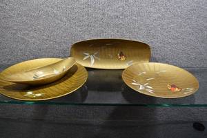 lot 3171 image: Set of 4 Handpainted Woodenware - Two Large PlatesTrays & Two Oblong Trays -WILL SHIP