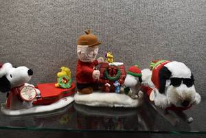 lot 3175 image: Lot of 3 Hallmark Christmas Peanuts Items  - WILL SHIP