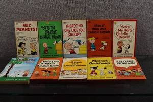 lot 3178 image: Lot of 10 Peanuts Comic Strip Books - WILL SHIP