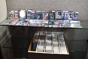 lot 3191 image: Lot of Approximately 4,500 Baseball Cards - Includes Many Stars, Hall of Famers, & Rookie Cards -Mostly Commons -See Photos - WILL SHIP