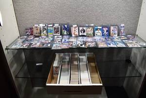 lot 3192 image: Lot of Approximately 4,500 Baseball Cards - Includes Many Stars, Hall of Famers, & Rookie Cards -Mostly Commons -See Photos - WILL SHIP