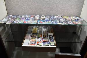 lot 3193 image: Lot of Approximately 4,500 Baseball Cards - Includes Many Stars, Hall of Famers, & Rookie Cards -Mostly Commons -See Photos - WILL SHIP