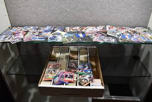 lot 3194 image: Lot of Approximately 4,500 Baseball & Football Cards - Includes Many Stars, Hall of Famers, & Rookie Cards -Mostly Commons -See Photos - WILL SHIP