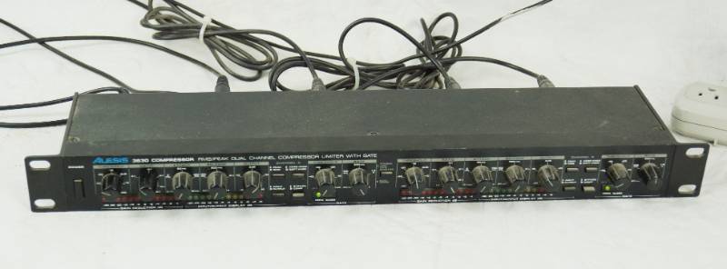 ALESIS 3630 COMPRESSOR - RMS/Peak Dual Channel Compressor
