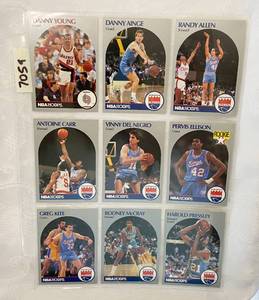 lot 7059 image: Vintage 1990 NBA Hoops Basketball Cards&nbsp&nbsp