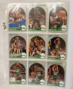 lot 7073 image: Vintage 1990 NBA Hoops Basketball Cards