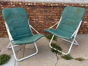 lot 4092 image: Pair of Folding Outdoor Chairs - Cool Design, adjustable, durable - fabric can be cleaned up nicely