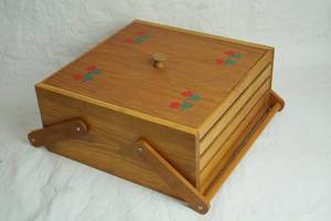 lot 2994 image: Vintage Wooden Pie Holder w internal shelf - Very Nice Holds 2 pies