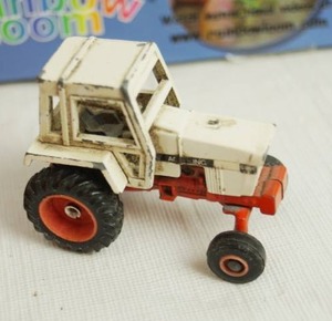 lot 2965 image: Lot of Kids Items - YoYo, Tractor, and Bracelet Loom Maker