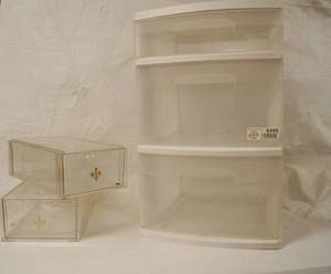 lot 6499 image: Get organized Lot of Storage Bins - Clean
