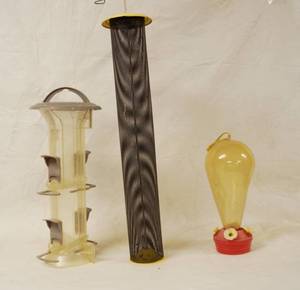 lot 6501 image: Lot of Bird Feeders