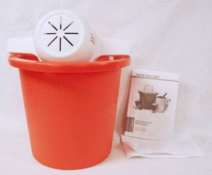 lot 6503 image: Nostalgia Home Ice Cream Maker - Great for summer parties