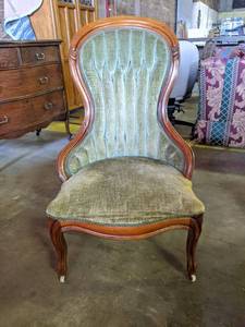 lot 4186 image: Antique Green Chair