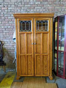 lot 4188 image: Wood Cabinet