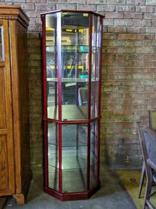 lot 4189 image: Light Up Display Cabinet