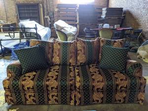 lot 4190 image: Couch