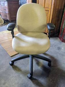 lot 4191 image: Rolling Computer Chair