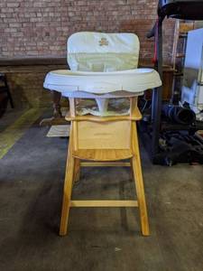 lot 4202 image: Eddie Bauer High Chair