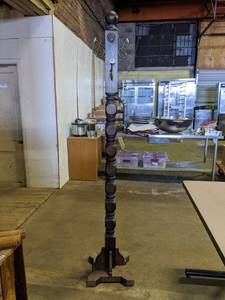 lot 4207 image: Coat Rack